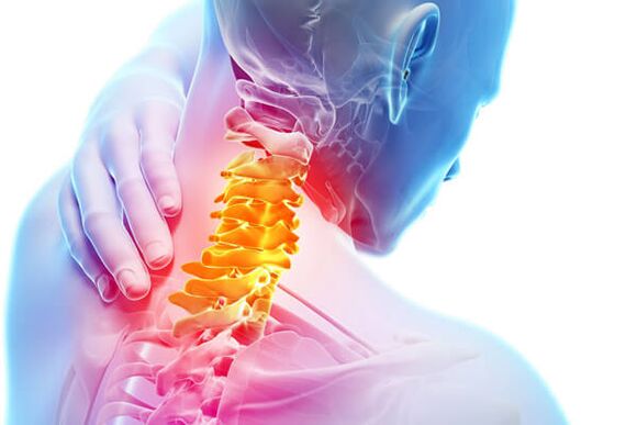 Los principales síntomas de la osteocondrosis son el dolor y el malestar.