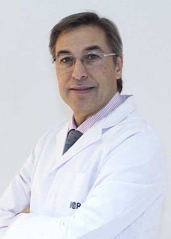 Médico artrólogo Andri Santeugini Artusa
